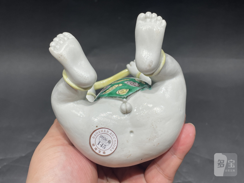清康熙 素三彩童子持如意摆件 - 图9